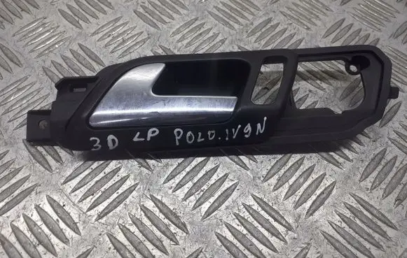 Volkswagen Polo IV 9N3 Front door interior handle 6Q1837247E
