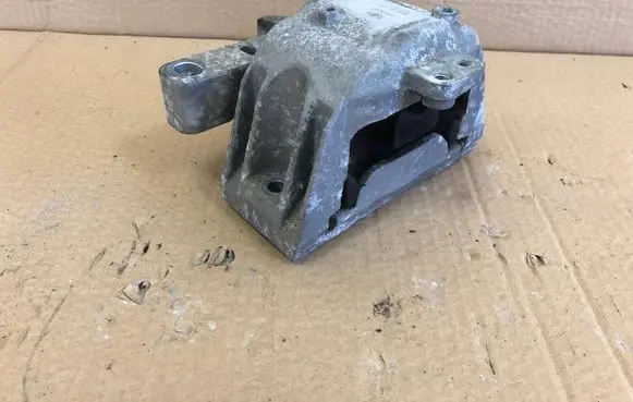 Volkswagen New Beetle Engine mount bracket 1J0199262CL