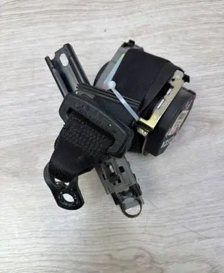 Mercedes-Benz E W211 Rear seatbelt 602040400 019R018H