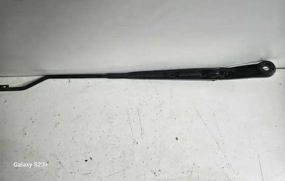 Nissan Micra Front wiper blade arm 80008647