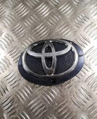 Toyota Corolla Verso AR10 Manufacturer badge logo/emblem 753010F010