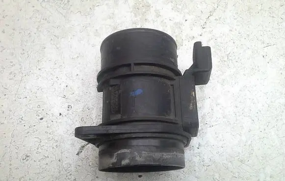 Renault Clio III Mass air flow meter H7700104426 5WK9620 7700109812