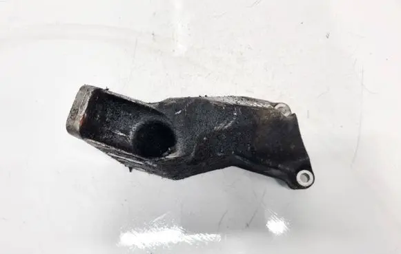 Volkswagen PASSAT B5.5 Engine mounting bracket 8D0199307P