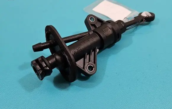 Clutch slave cylinder