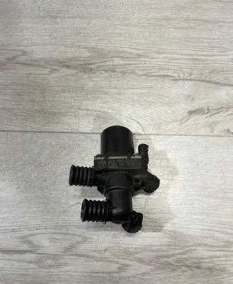 BMW 5 E60 E61 Coolant heater control valve 6920226 1147412174