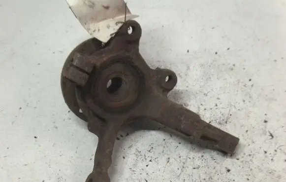 Renault 21 Front wheel hub spindle knuckle 
