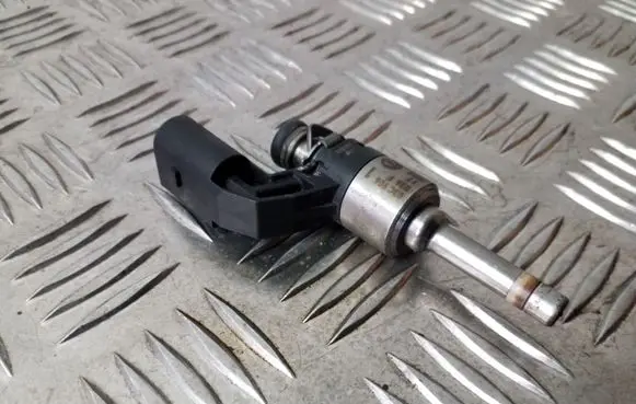 Audi A3 S3 A3 Sportback 8P Fuel injector 03C906036F