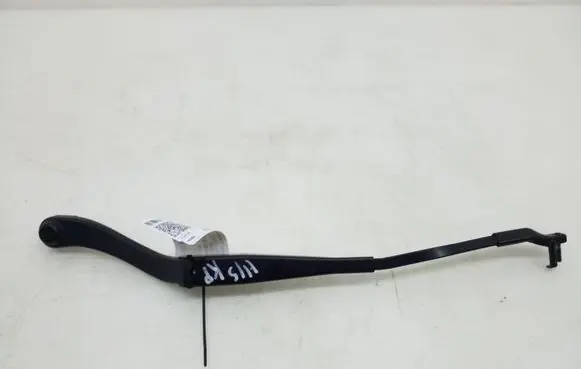 Mercedes-Benz C W204 Front wiper blade arm A2048200044