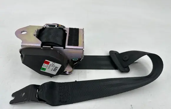 Rear seatbelt
