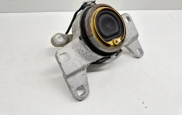 Volvo V40 Engine mount bracket 326F11 326F09