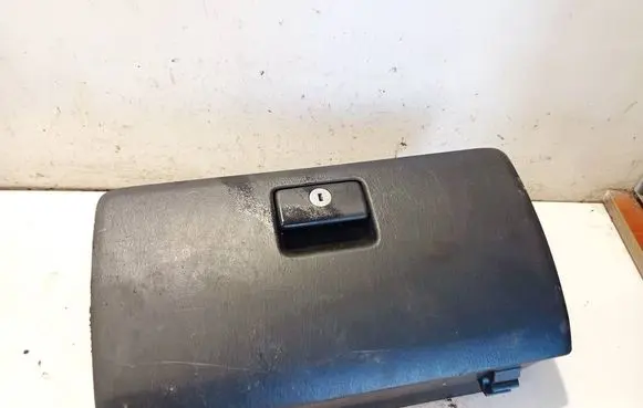 Toyota Hilux (AN10, AN20, AN30) Glove box