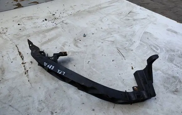 BMW 1 E81 E87 Headlight/headlamp mounting bracket 7120823