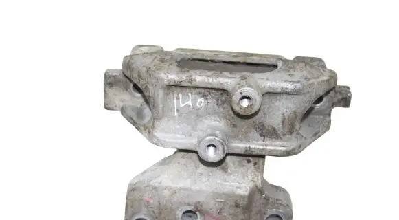 Mitsubishi Outlander Engine mount bracket