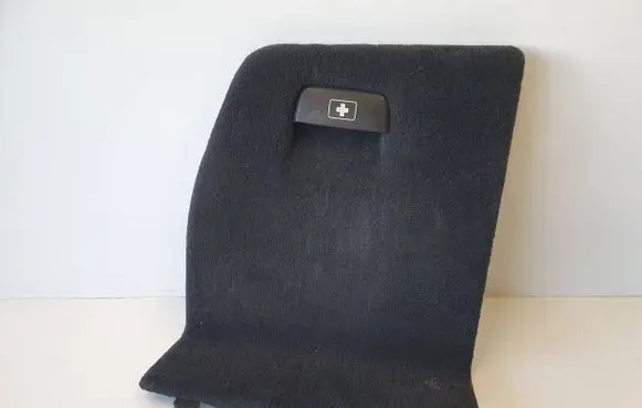 Trunk/boot lower side trim panel