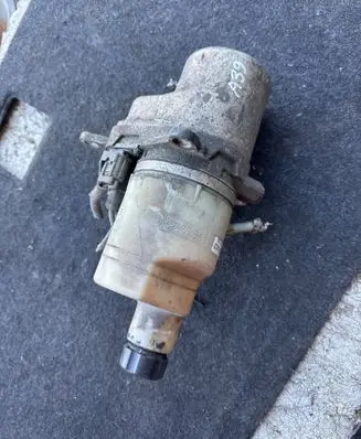 Volvo C30 Power steering pump 5N513K514CD