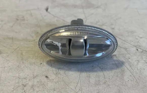Opel Vivaro Front fender indicator light 0104706
