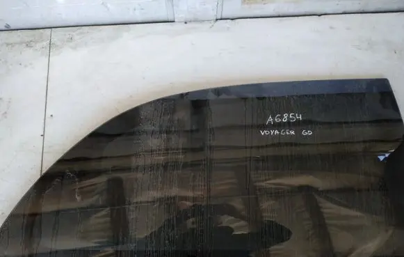 Chrysler Town & Country IV Rear side window