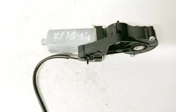 Mercedes-Benz C W203 Seat adjustment motor 0390203209