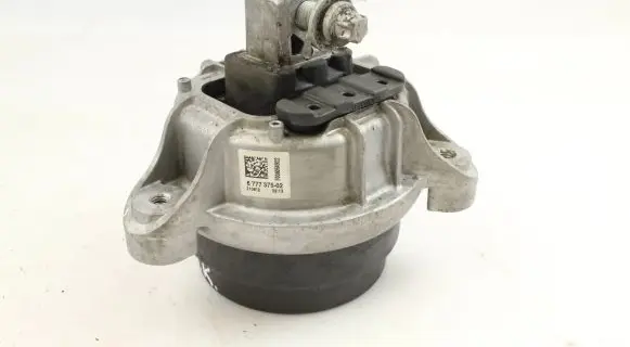 BMW 5 GT F07 Engine mount bracket 6777375