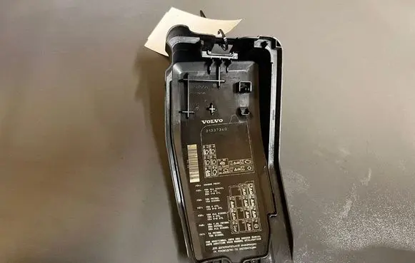 Volvo V60 Fuse box cover 31337340