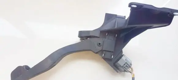 Ford Mondeo Mk III Accelerator throttle pedal 2s719f836da