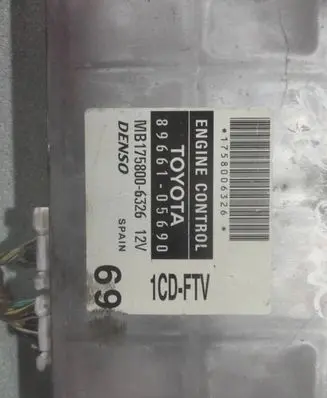 Toyota Avensis T250 Engine control unit/module 8966105690 1758006326 MB1758006326