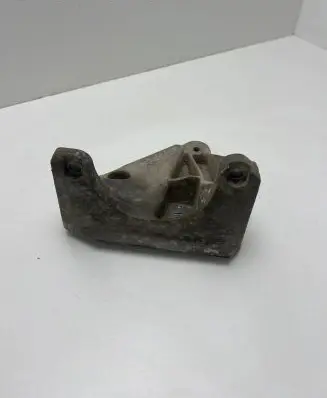 Audi A6 S6 C4 4A Engine mounting bracket 4A0199353A