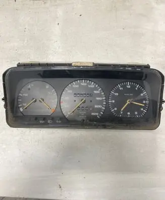 Volkswagen PASSAT B3 Speedometer (instrument cluster) 81117621