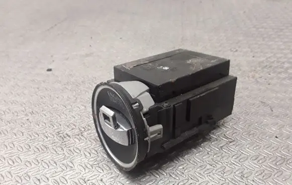 Volkswagen PASSAT B6 Ignition lock 3C0905843R