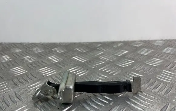 Mitsubishi Outlander Rear door check strap stopper