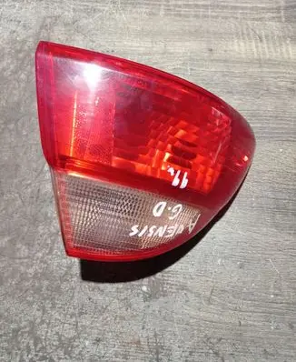 Toyota Avensis T220 Rear/tail lights
