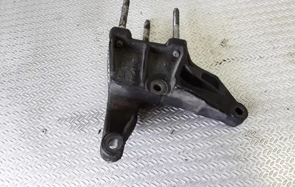 Opel Vectra B Engine mounting bracket 90498184