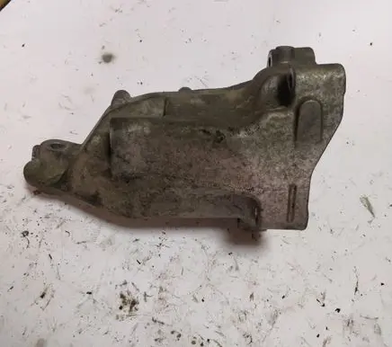 Mercedes-Benz CLA C117 X117 W117 Engine mounting bracket A6512233504