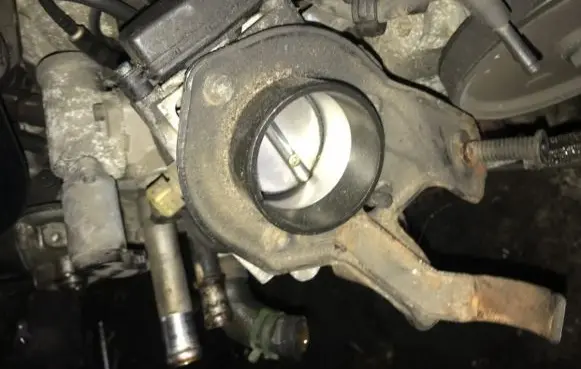 Renault Laguna I Throttle valve