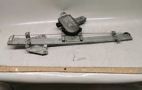 Mitsubishi Pajero Front door window regulator with motor MR436860 0620200620