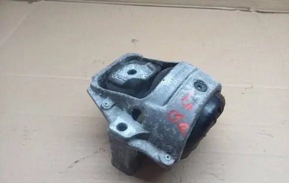 Audi Q5 SQ5 Engine mount bracket 8R0199381A