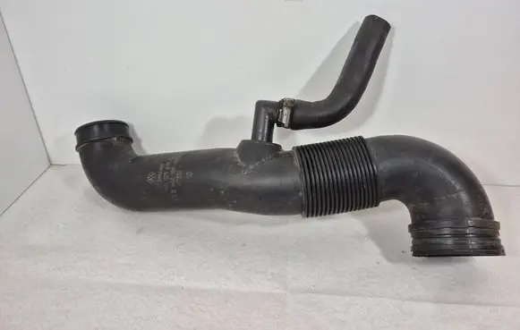 Volkswagen Transporter - Caravelle T5 Turbo air intake inlet pipe/hose 7H0129615D 446169600