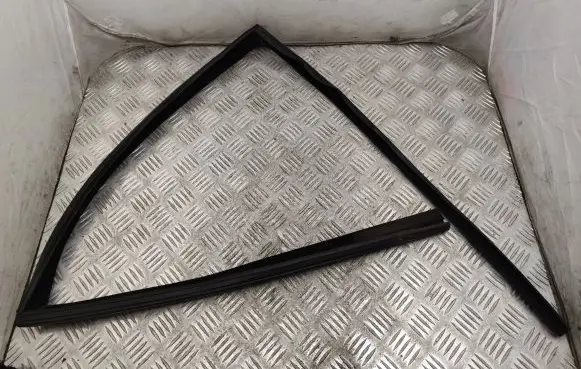 BMW X6 E71 Front door glass trim molding 7310315 51337310315