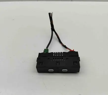 Skoda Enyaq iV USB socket connector 657035736A