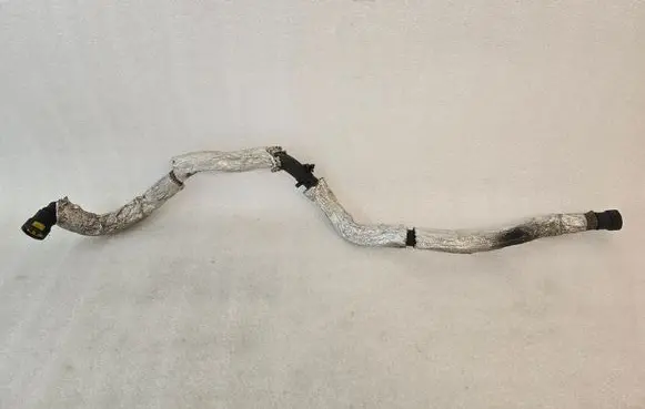 Engine coolant pipe/hose
