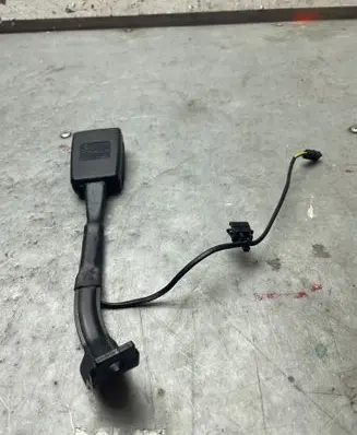 Volkswagen PASSAT B6 Front seatbelt buckle 1K3857756AK 14032007