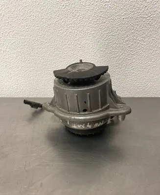 Mercedes-Benz S W222 Engine mount bracket A2222407517