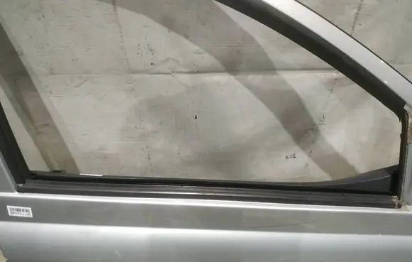 Toyota Yaris Front door glass trim molding