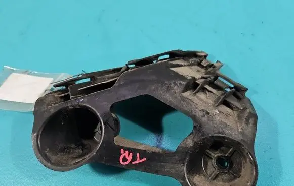 Skoda Scala Rear bumper mounting bracket 657807394A IMPRK1539359