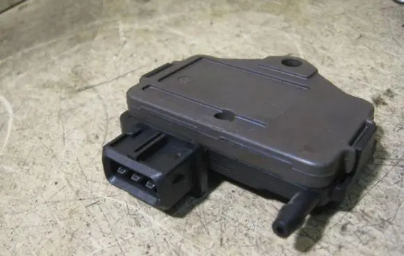 Volkswagen Golf III Air pressure sensor BOSCH02612300083A0906051