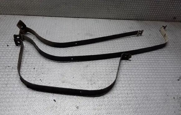 Fuel tank mounting bracket