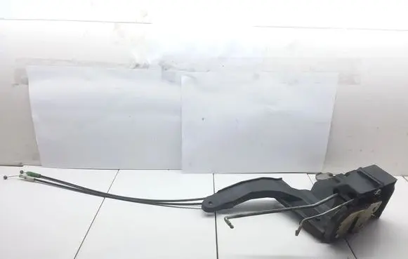 Toyota Avensis Verso Front door lock 