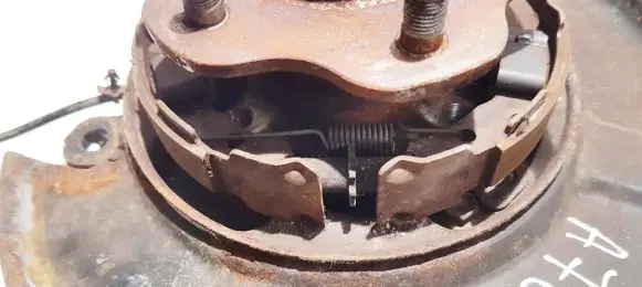 Nissan Qashqai Handbrake/parking brake pads 