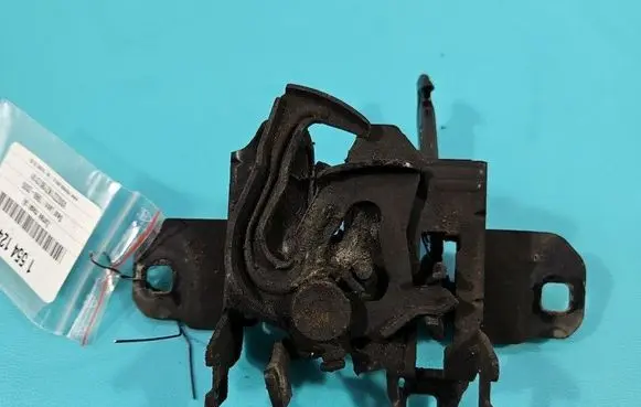 Seat Leon (1M) Engine bonnet/hood lock/catch 1M0823503J IMPRK1554124