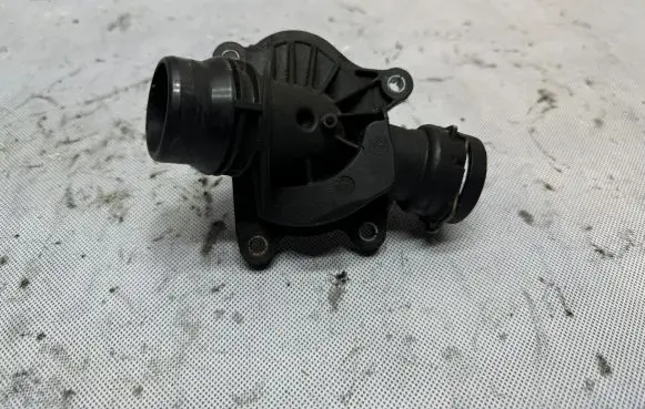 Thermostat/thermostat housing
